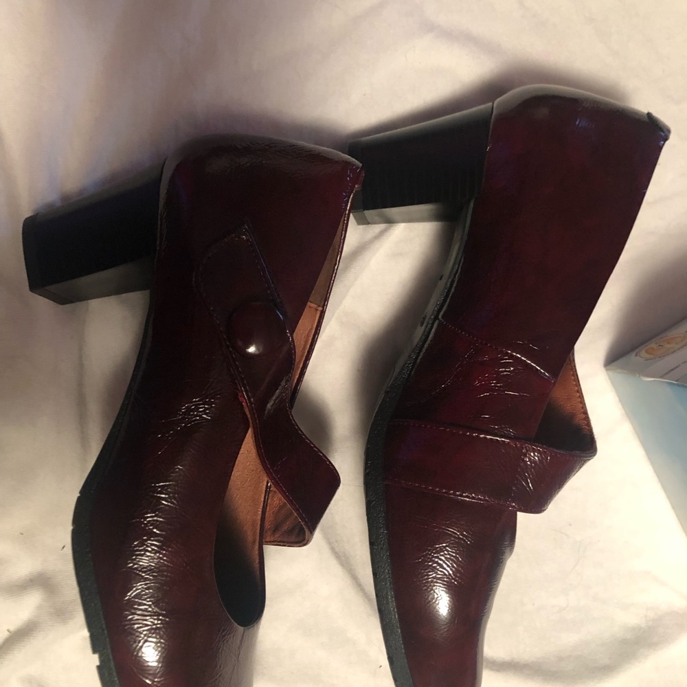Shoes - Picture 2 of 4